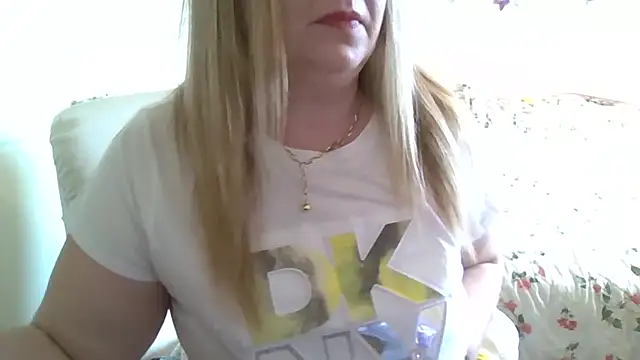 Snapshot of arianamodel4you chatting on 27, 11, 2025 arianamodel4you online show from 27, 11, 2025