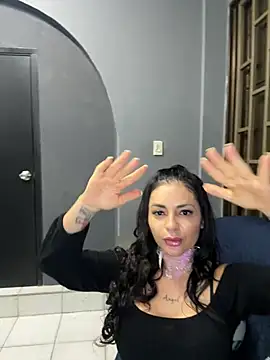 Snapshot of laura_luxe chatting on 23, 5, 2026 laura luxe online show from 23, 5, 2026