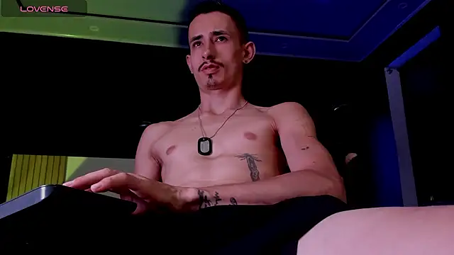 Damartinez27 online show from 31, 10, 2025