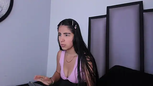 Snapshot of Lucy-23 chatting on 19, 11, 2025 Lucy-23 online show from 19, 11, 2025