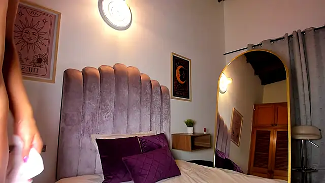 samaantha lux online show from 18, 12, 2025