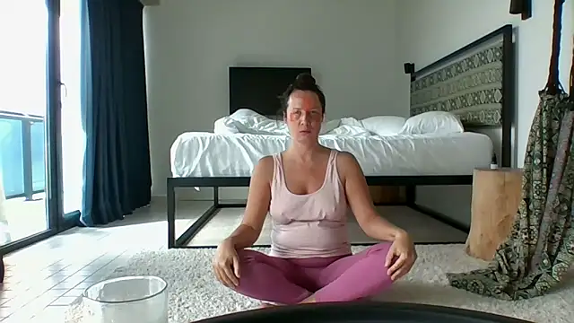 ALICAINWONDERLAND online show from 10, 10, 2025