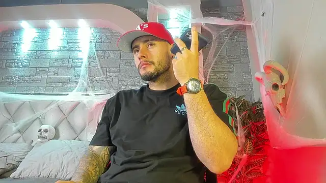 Snapshot of dominic_de_luca chatting on 17, 10, 2025 dominic de luca online show from 17, 10, 2025