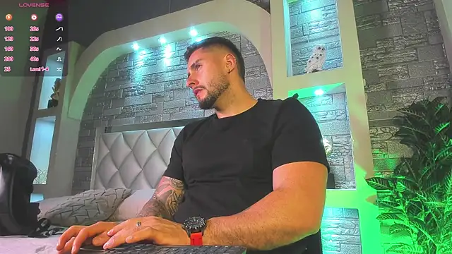 Snapshot of dominic_de_luca chatting on 13, 10, 2025 dominic de luca online show from 13, 10, 2025