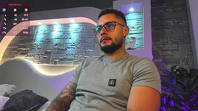 Snapshot of dominic_de_luca chatting on 8, 11, 2025 dominic de luca online show from 8, 11, 2025