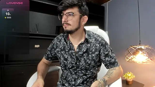 AaronFuentes7 online show from 24, 9, 2025