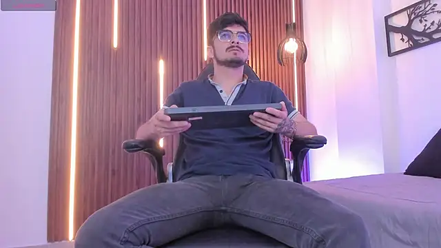 AaronFuentes7 online show from 27, 9, 2025