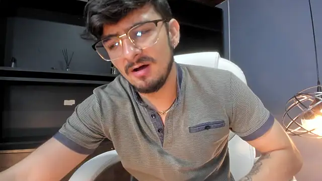 AaronFuentes7 online show from 23, 9, 2025