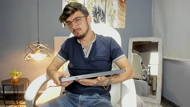 AaronFuentes7 online show from 17, 9, 2025