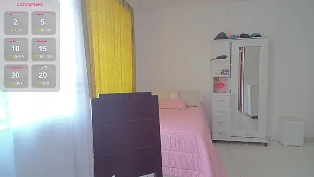 Snapshot of violetta_blackk chatting on 24, 9, 2025 violetta blackk online show from 24, 9, 2025