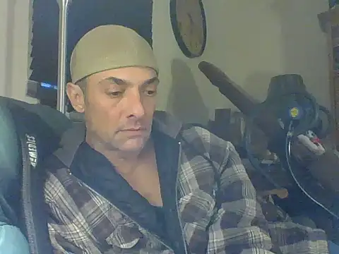 Snapshot of dicinyou80 chatting on 12, 11, 2025 dicinyou80 online show from 12, 11, 2025