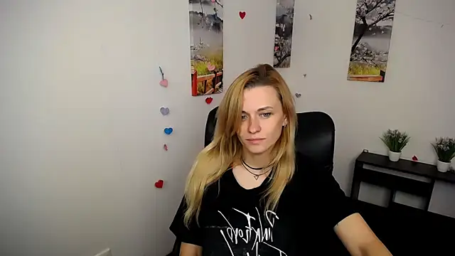 Snapshot of PeppyMia chatting on 21, 10, 2025 PeppyMia online show from 21, 10, 2025