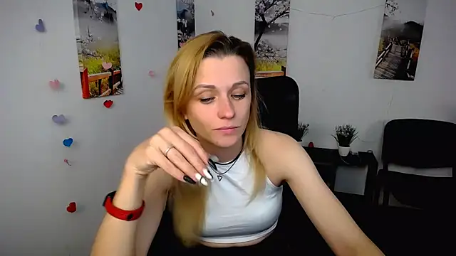 Snapshot of PeppyMia chatting on 12, 11, 2025 PeppyMia online show from 12, 11, 2025