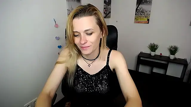 Snapshot of PeppyMia chatting on 24, 10, 2025 PeppyMia online show from 24, 10, 2025