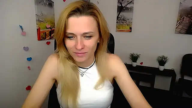 Snapshot of PeppyMia chatting on 8, 11, 2025 PeppyMia online show from 8, 11, 2025