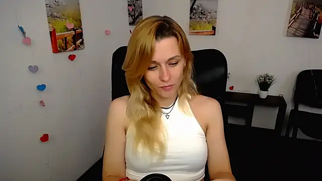 Snapshot of PeppyMia chatting on 9, 11, 2025 PeppyMia online show from 9, 11, 2025