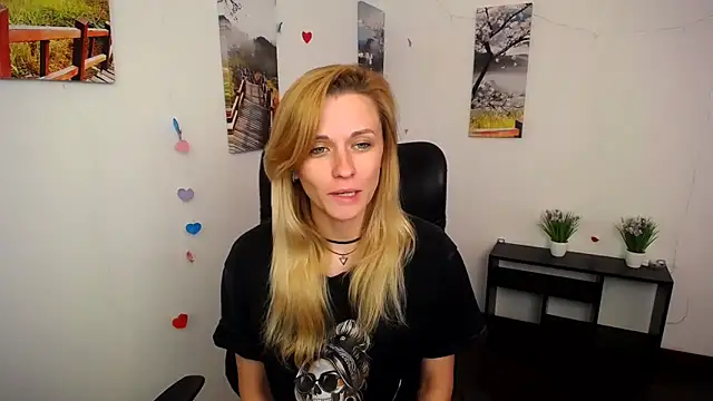 Snapshot of PeppyMia chatting on 16, 10, 2025 PeppyMia online show from 16, 10, 2025