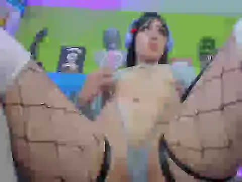 Snapshot of AnnaMarss chatting on 8, 11, 2025 AnnaMarss online show from 8, 11, 2025