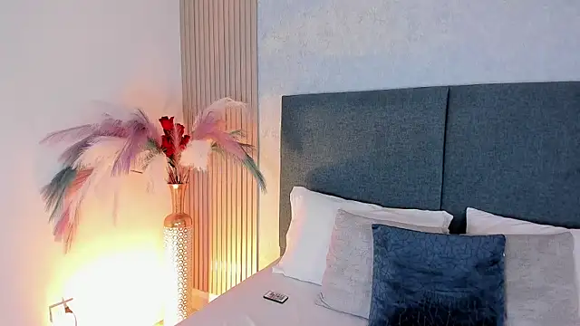 Laura Ivy online show from 16, 4, 2026