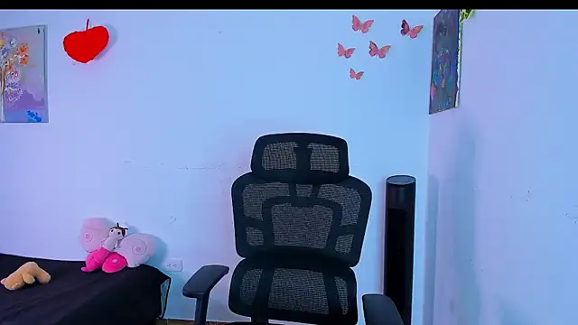 Laura Ivy online show from 4, 7, 2026