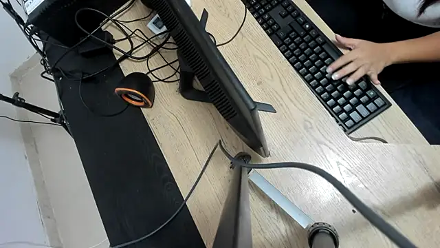 Snapshot of Tatihot69 chatting on 24, 11, 2025 Tatihot69 online show from 24, 11, 2025