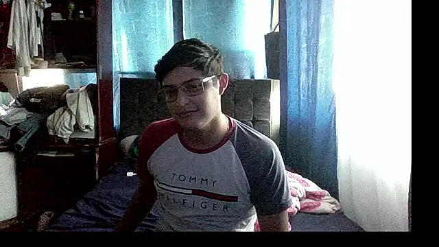 yesitwink  online show from 18, 12, 2025