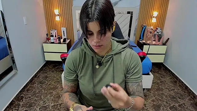 KAROLLJONES1 online show from 2, 12, 2025