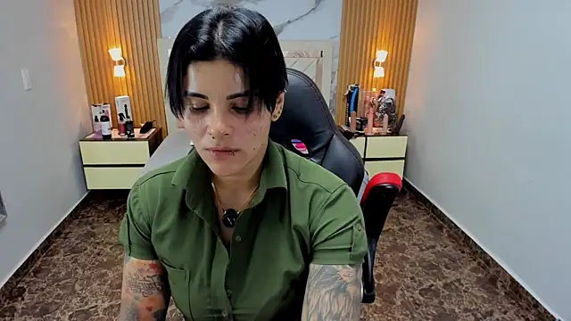 KAROLLJONES1 online show from 18, 12, 2025