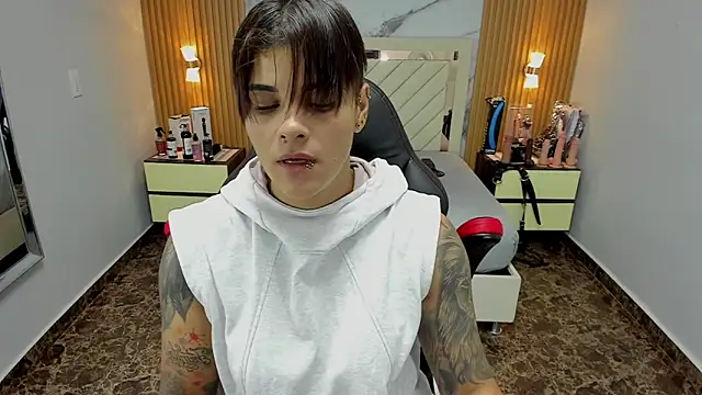 KAROLLJONES1 online show from 5, 11, 2025