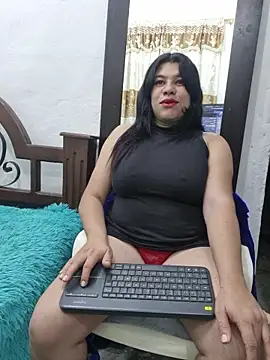 Snapshot of ALMAWHITE chatting on 4, 10, 2025 ALMAWHITE online show from 4, 10, 2025