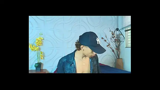 Snapshot of AlanCutee chatting on 5, 6, 2026 AlanCutee online show from 5, 6, 2026