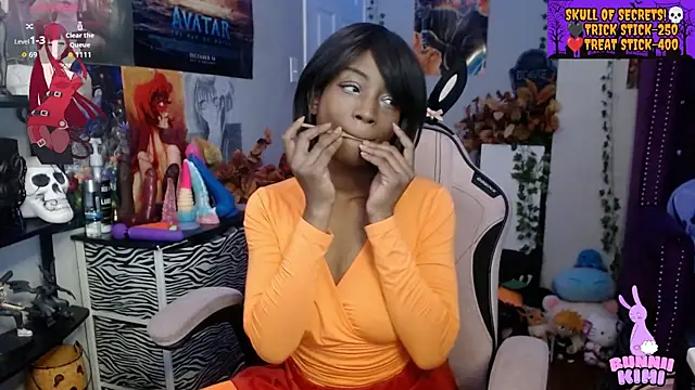 Snapshot of bunniikimi chatting on 28, 10, 2025 bunniikimi online show from 28, 10, 2025