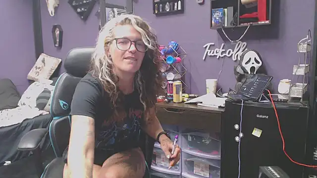 oddywithabody online show from 13, 10, 2025