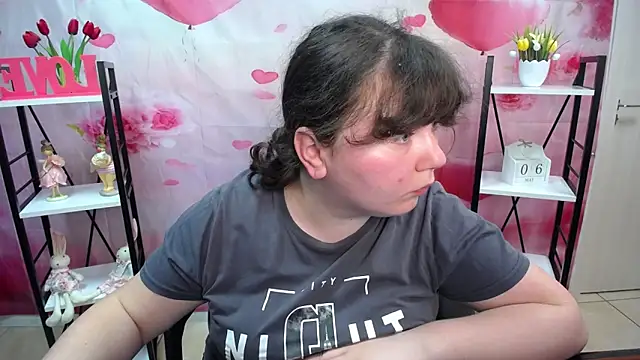 Snapshot of NeonilaLisova chatting on 6, 5, 2026 NeonilaLisova online show from 6, 5, 2026