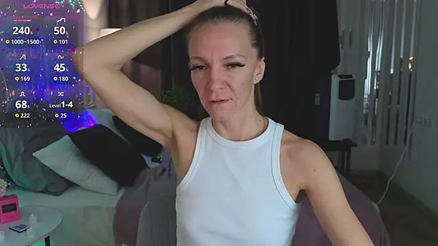 Jesica mooon online show from 4, 3, 2026