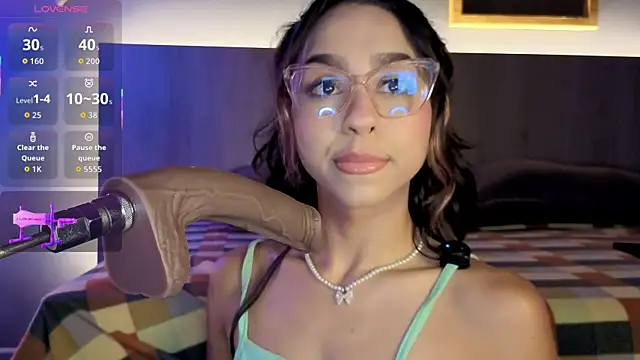 RACHELRUIZ online show from 8, 4, 2026