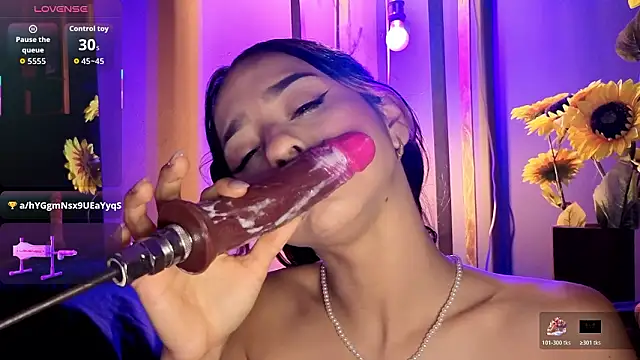 RACHELRUIZ online show from 8, 2, 2026