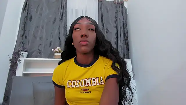 Snapshot of Mistt_Mia chatting on 29, 10, 2025 Mistt Mia online show from 29, 10, 2025