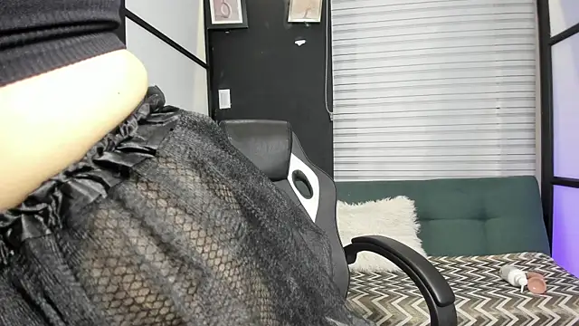 SamaraAnders  online show from 1, 11, 2025