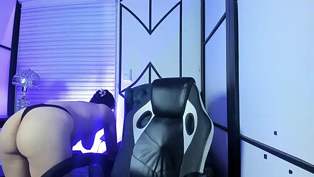 SamaraAnders  online show from 13, 11, 2025