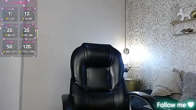 Snapshot of Lucigh_ chatting on 8, 11, 2025 Lucigh online show from 8, 11, 2025