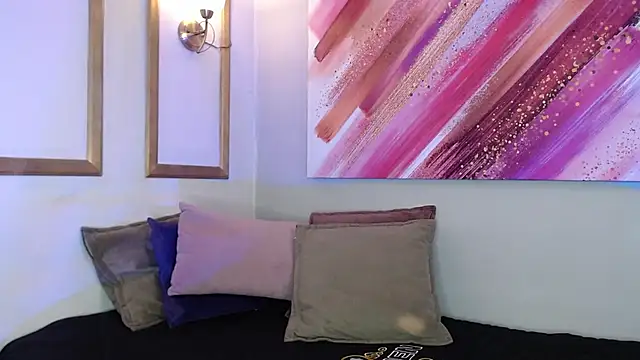 Snapshot of Lucigh_ chatting on 13, 10, 2025 Lucigh online show from 13, 10, 2025