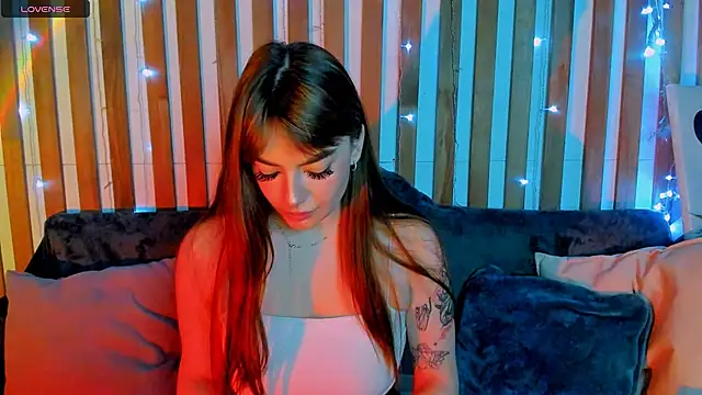 Emily Tylerr online show from 18, 11, 2025