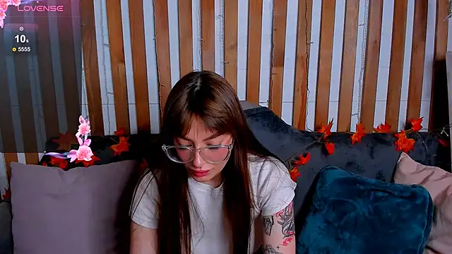 Emily Tylerr online show from 9, 11, 2025