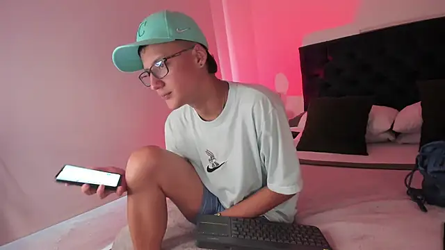 NoahLux online show from 2, 10, 2025
