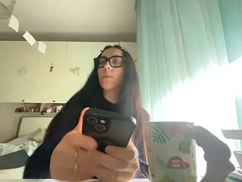 KissMeLater online show from 6, 10, 2025