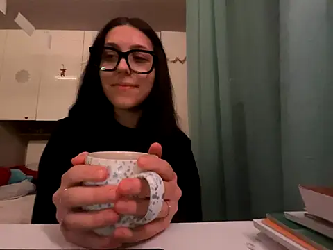 KissMeLater online show from 5, 10, 2025