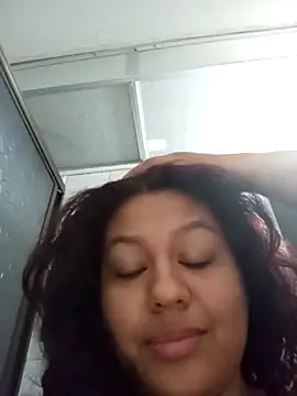 Snapshot of CloeStron chatting on 6, 11, 2025 CloeStron online show from 6, 11, 2025