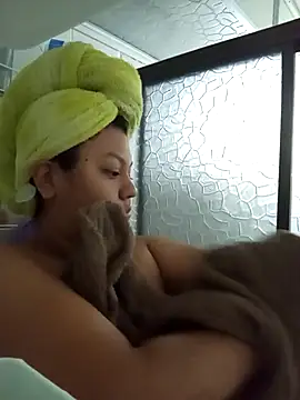 Snapshot of CloeStron chatting on 11, 11, 2025 CloeStron online show from 11, 11, 2025