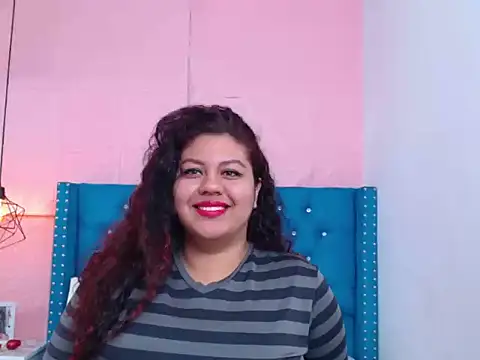 Snapshot of CloeStron chatting on 28, 10, 2025 CloeStron online show from 28, 10, 2025